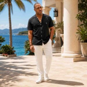 Men's Hawaiian Shirt With Button Closure